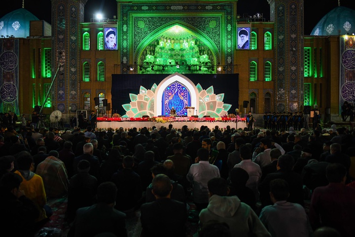 حال و هوای مسجد مقدس جمکران در شب نیمه شعبان