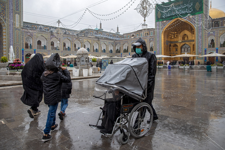 بارش باران در حرم مطهر رضوی