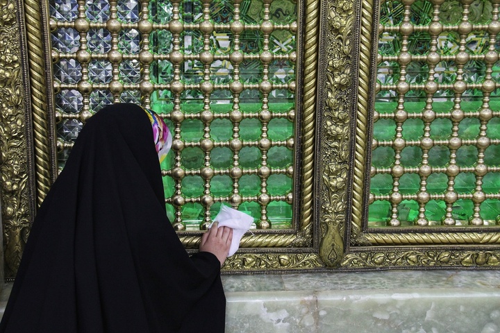 شبستان حضرت زهرا(س) در آستانه ماه رمضان غبارروبی شد