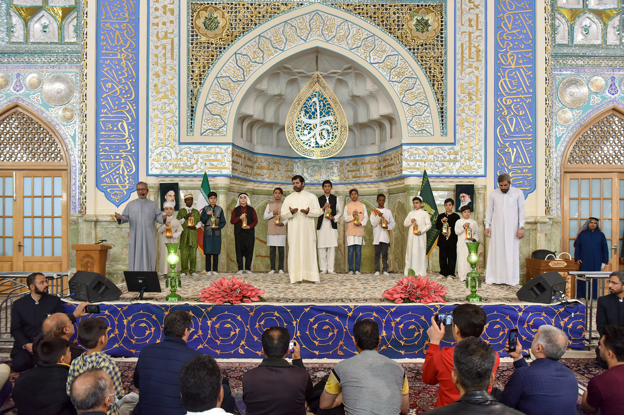 پیشواز از ماه مبارک رمضان در حرم رضوی با حضور مسلمانان غیرایرانی