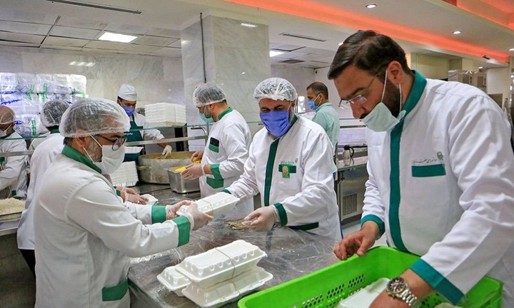 Holy shrine hosts pilgrims in Iftar ceremonies  Holy shrine hosts pilgrims in Iftar ceremonies