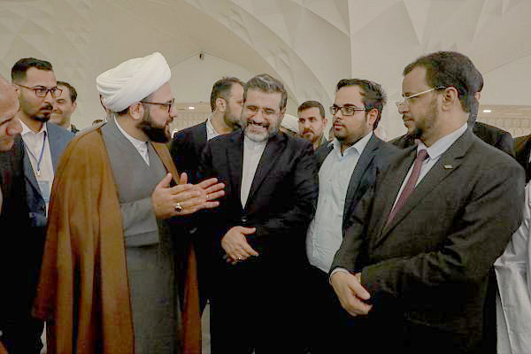 جناح المجمع العلمي في معرض طهران الدولي للقرآن الكريم يشهد حضوراً كبيراً