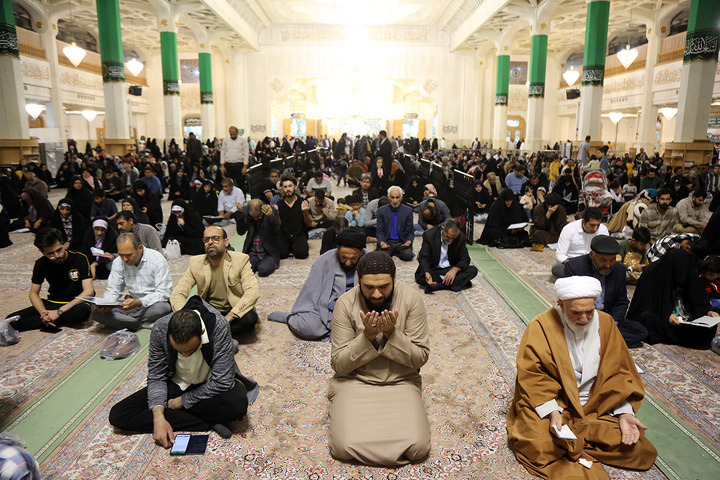 مناجات‌خوانی شب‌های ماه مبارک رمضان در حرم مطهر کریمه اهل‌بیت(س)