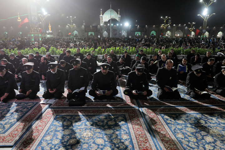 مراسم احیاء شب بیست و یکم ماه رمضان در حرم مطهر رضوی - 1