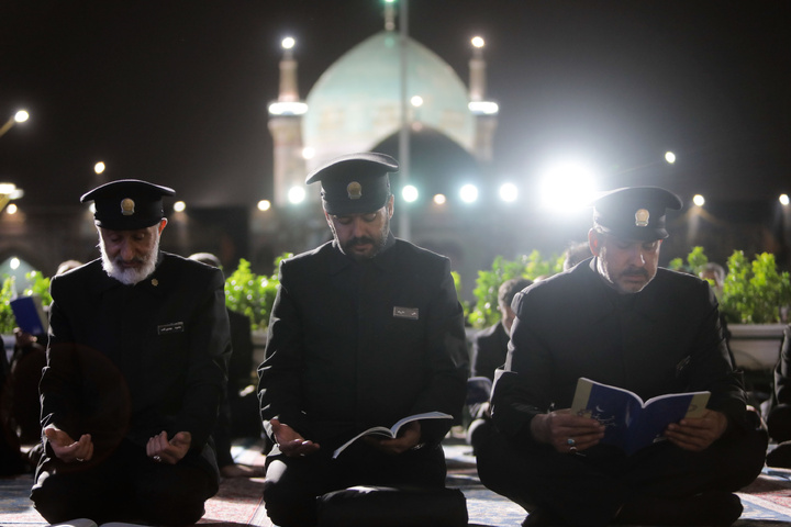 مراسم احیاء شب بیست و یکم ماه رمضان در حرم مطهر رضوی - 1