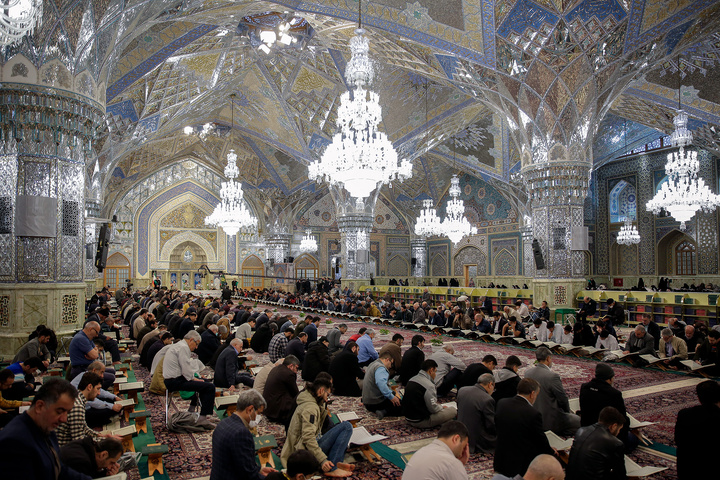مراسم احیاء شب بیست و یکم ماه رمضان در حرم مطهر رضوی - 1