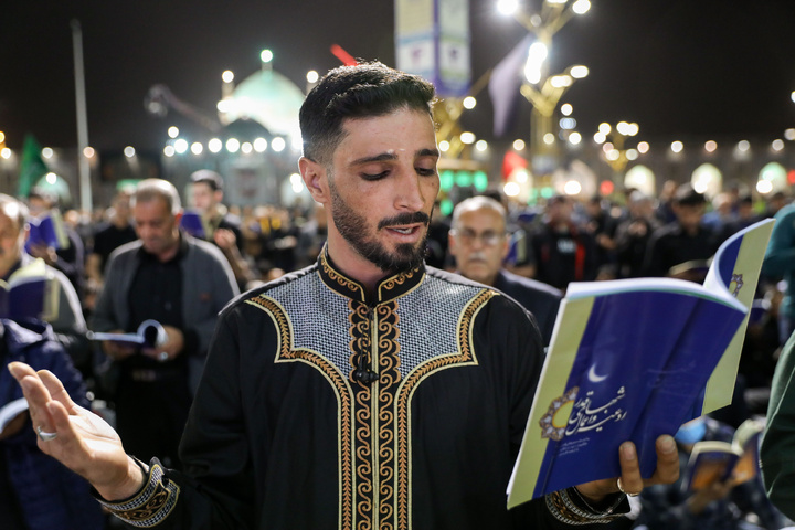 مراسم احیاء شب بیست و یکم ماه رمضان در حرم مطهر رضوی -۲