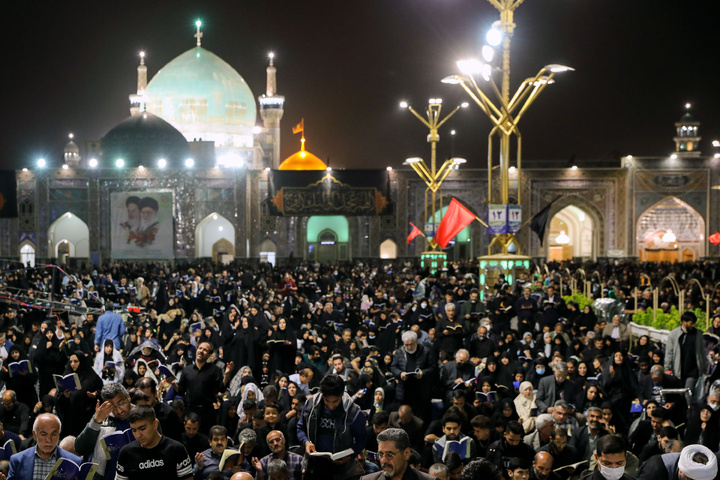 مراسم احیاء شب بیست و یکم ماه رمضان در حرم مطهر رضوی -۲