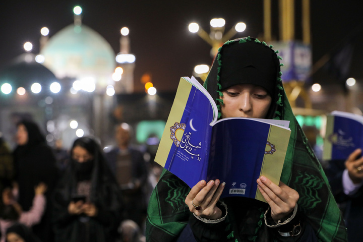 مراسم احیاء شب بیست و یکم ماه رمضان در حرم مطهر رضوی -۲