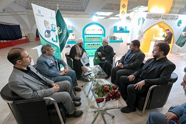 مدير المجمع العالمي للتقريب بين المذاهب الإسلامية يشيد بنتاجات المجمع العلمي في مَعْرِض طِهران الدولي