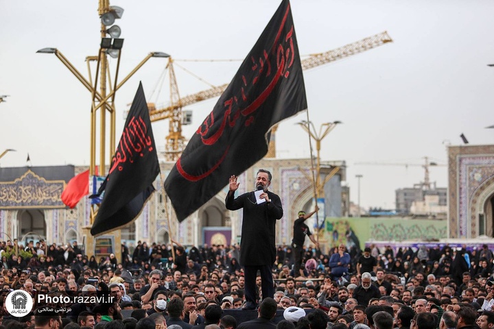 پاگرفتن سنت چهارپایه خوانی در حرم مطهر رضوی