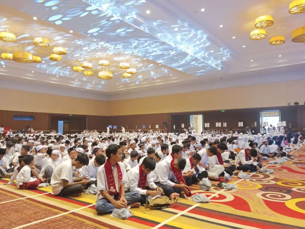 مشارکت دانش آموزان مرکز بین المللی تبلیغ قرآنی عتبه عباسیه در برنامه‌های قرآنی اندونزی در ماه رمضان