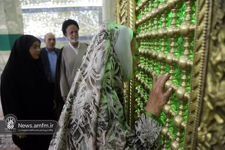 سفیر بولیوی در حرم مطهر حضرت معصومه(س) حضور یافت + تصاویر
 سفیر بولیوی در حرم مطهر حضرت معصومه(س) حضور یافت + تصاویر