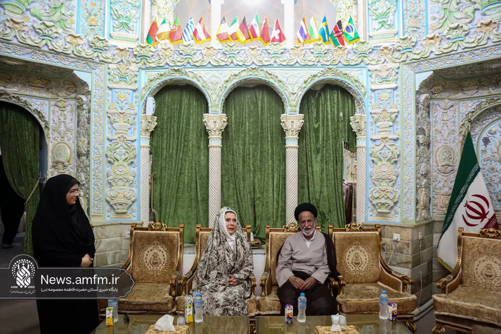 سفیر بولیوی در حرم مطهر حضرت معصومه(س) حضور یافت + تصاویر