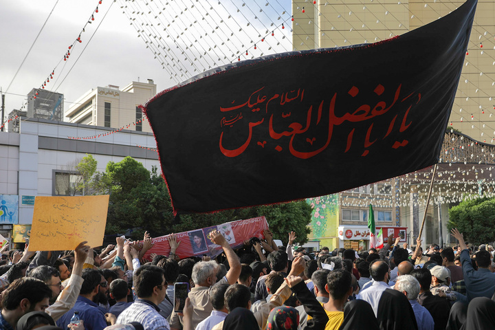 تشییع پیکر شهید غیرت «حمیدرضا الداغی» در حرم مطهر رضوی