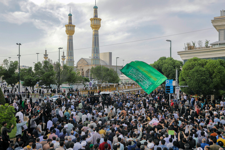 تشییع پیکر شهید غیرت «حمیدرضا الداغی» در حرم مطهر رضوی