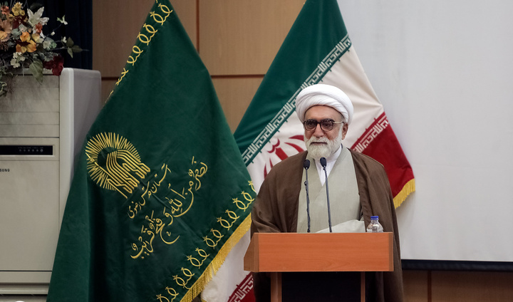 وظیفۀ ما در مقابل انحرافات، دغدغهمندی است نه اینکه بگوییم بیزاریم
 وظیفۀ ما در مقابل انحرافات، دغدغهمندی است نه اینکه بگوییم بیزاریم