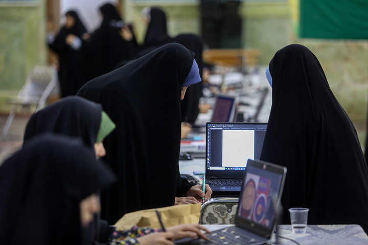 ۲۰۰ بانوی هنرمند در حرم بانوی کرامت گردهم آمدند