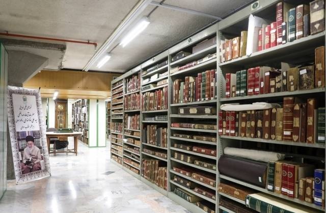 اهدای ۱۳۲۴ نسخه خطی به کتابخانه مرکزی رضوی طی یک سال
 اهدای ۱۳۲۴ نسخه خطی به کتابخانه مرکزی رضوی طی یک سال