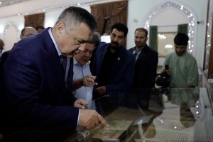 تشرف رئیس مجلس قانون‌گذاری ازبکستان به حرم مطهر امام رضا علیه‌السلام
