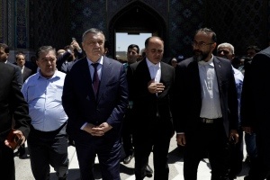 تشرف رئیس مجلس قانون‌گذاری ازبکستان به حرم مطهر امام رضا علیه‌السلام