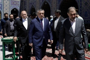 تشرف رئیس مجلس قانون‌گذاری ازبکستان به حرم مطهر امام رضا علیه‌السلام