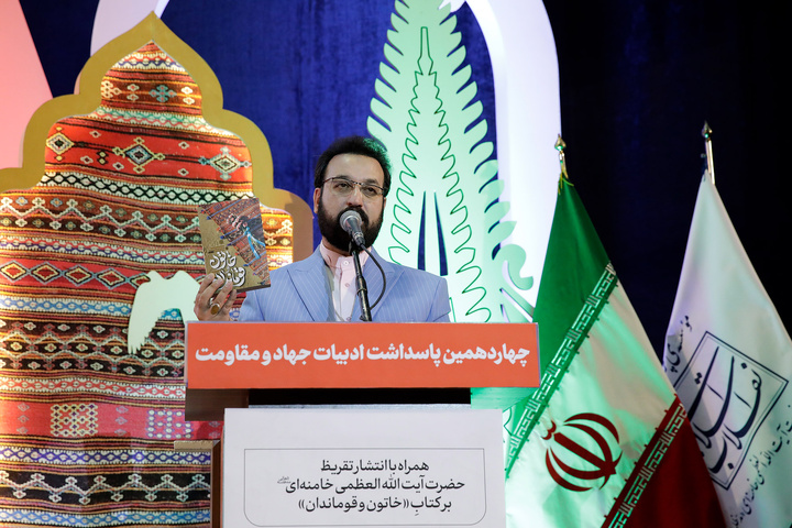 غبار روبی ضریح حرم حضرت معصومه(س) با حضور مدیران حوزه‌های علمیه خواهران سراسر کشور