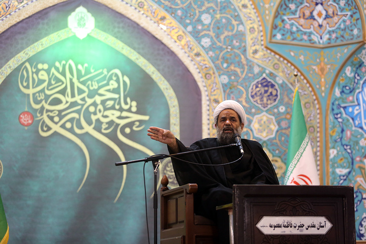 مراسم عزاداری شب شهادت امام جعفر صادق (ع) در حرم حضرت معصومه (س)