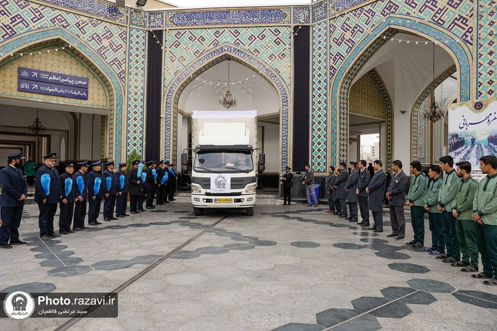 هدیه برادر، پیشکش آستان خواهر / بدرقه فرشهای اهدایی آستان قدس رضوی به حرم حضرت معصومه(س)
 هدیه برادر، پیشکش آستان خواهر / بدرقه فرشهای اهدایی آستان قدس رضوی به حرم حضرت معصومه(س)