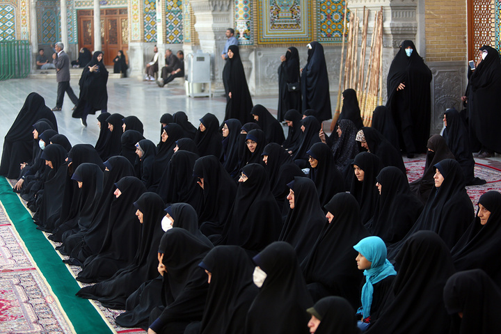 برگزاری آئین جاروکشی در حرم حضرت معصومه (س)