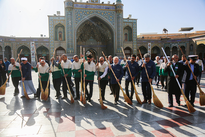 برگزاری آئین جاروکشی در حرم حضرت معصومه (س)