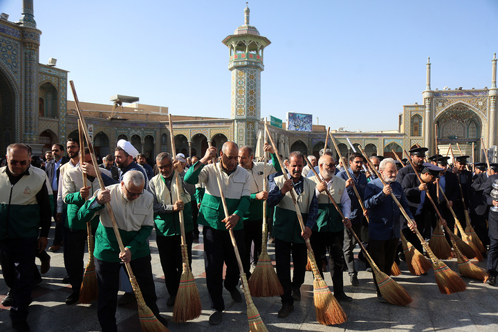 برگزاری آئین جاروکشی در حرم حضرت معصومه (س)