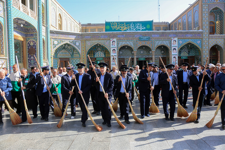 برگزاری آئین جاروکشی در حرم حضرت معصومه (س)