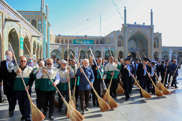 برگزاری آئین جاروکشی در حرم حضرت معصومه (س)