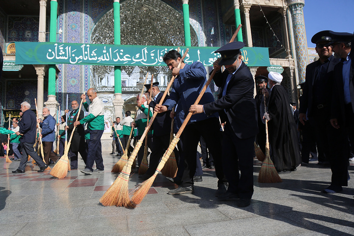 برگزاری آئین جاروکشی در حرم حضرت معصومه (س)