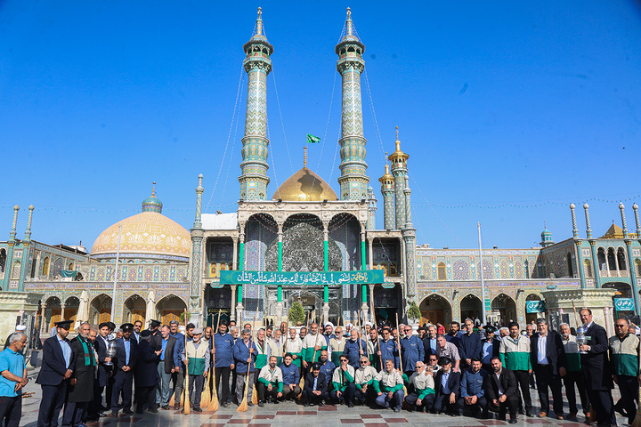 برگزاری آئین جاروکشی در حرم حضرت معصومه (س)