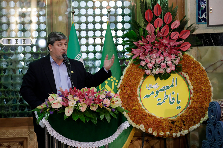 اهدا ۱۶۲ تخته فرش دست‌باف رضوی به حرم حضرت معصومه(سلام الله علیها)