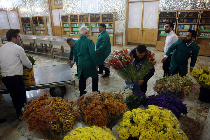 Servants Decorate Hazrat Masoumeh Shrine with Thousands of Flowers
