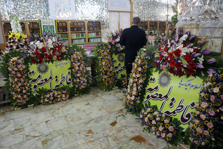 Servants Decorate Hazrat Masoumeh Shrine with Thousands of Flowers

