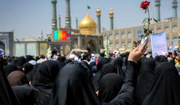 اعتاب مقدس و هیئات مذهبی بطور گسترده برای تکریم دختران ورود کنند