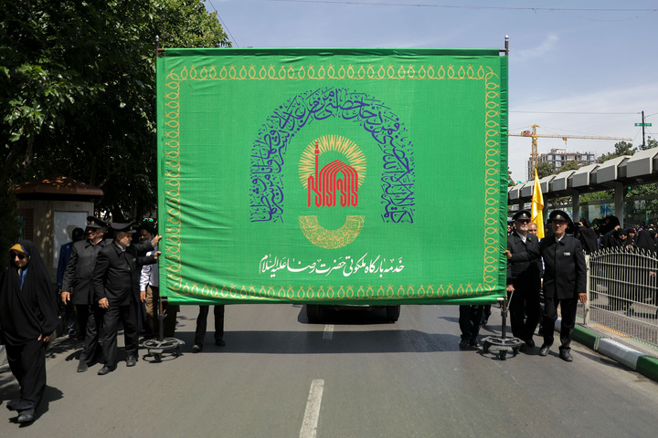 گلباران حرم مطهر رضوی در روز میلاد حضرت معصومه سلام الله علیها