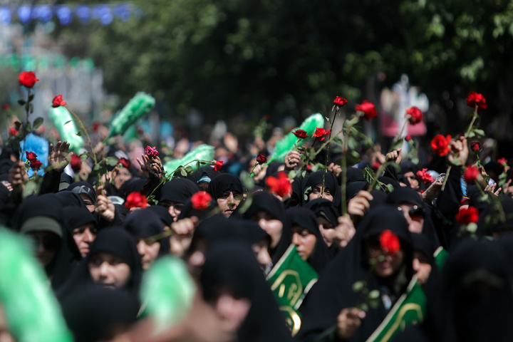 گلباران حرم مطهر رضوی در روز میلاد حضرت معصومه سلام الله علیها