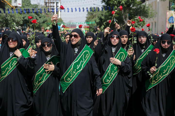 گلباران حرم مطهر رضوی در روز میلاد حضرت معصومه سلام الله علیها