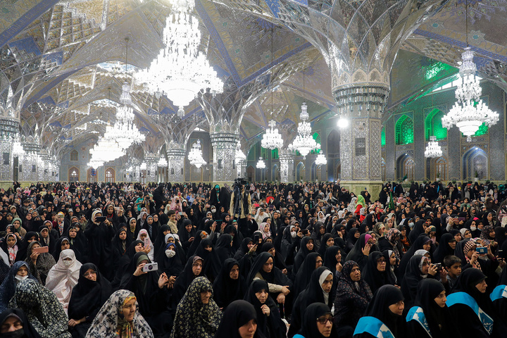گلباران حرم مطهر رضوی در روز میلاد حضرت معصومه سلام الله علیها