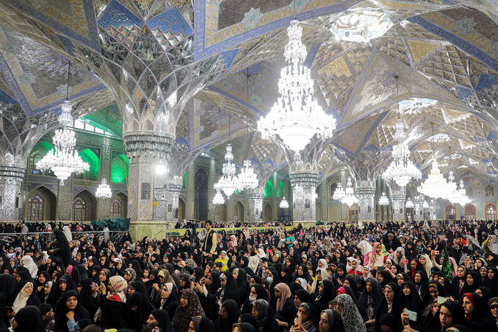 گلباران حرم مطهر رضوی در روز میلاد حضرت معصومه سلام الله علیها