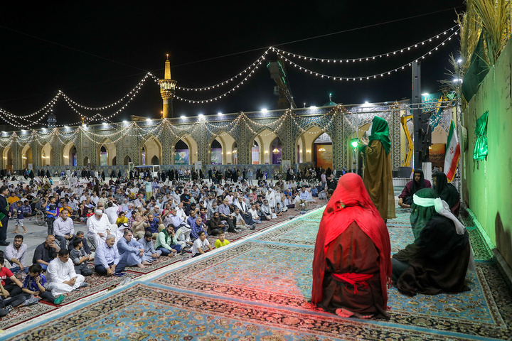 جشن ولادت حضرت معصومه سلام الله علیها ویژه زائرین غیرایرانی در حرم مطهر رضوی