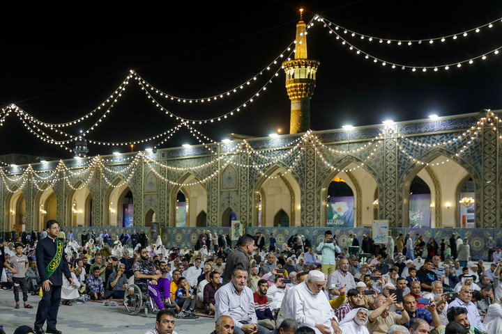 جشن ولادت حضرت معصومه سلام الله علیها ویژه زائرین غیرایرانی در حرم مطهر رضوی