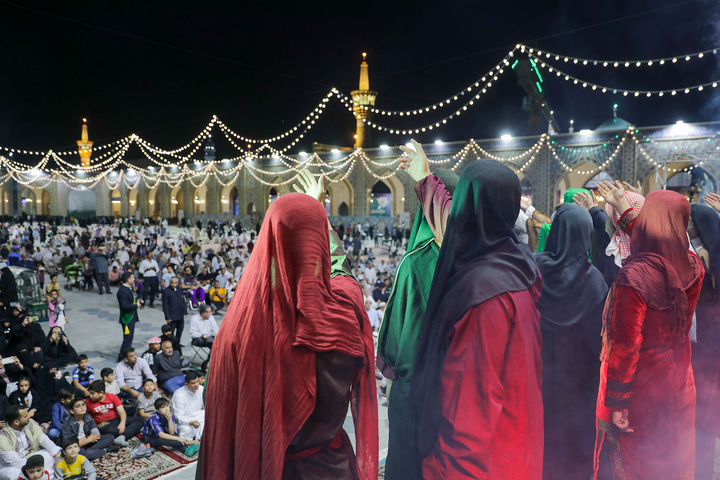 جشن ولادت حضرت معصومه سلام الله علیها ویژه زائرین غیرایرانی در حرم مطهر رضوی