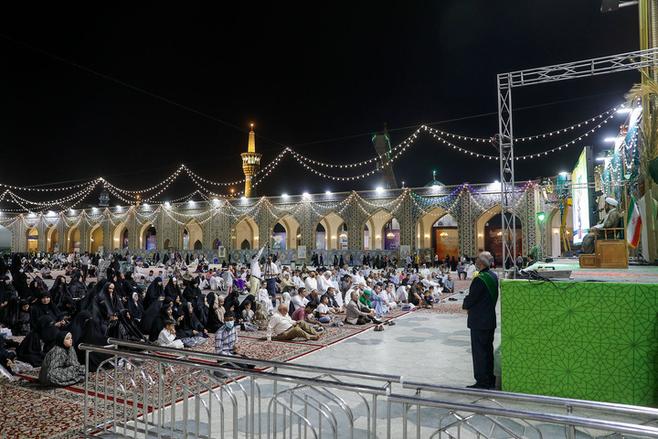 جشن ولادت حضرت معصومه سلام الله علیها ویژه زائرین غیرایرانی در حرم مطهر رضوی