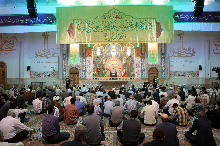 میزبانی از خیل عظیم زائران در شام میلاد حضرت معصومه(س)